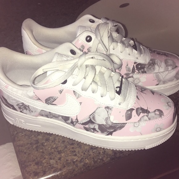 Air Force 1’s pink floral rose - Picture 1 of 4